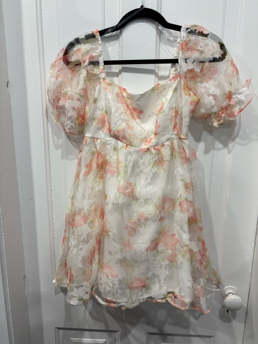 Womens Floral Puff-Sleeve Dress in White and Peach
